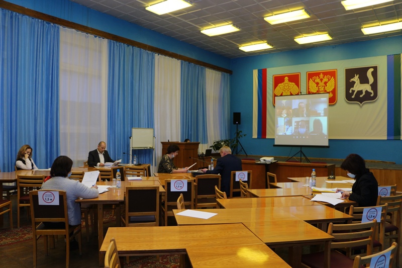 Сегодня в администрации района состоялось заседание сессии Совета в режиме видеоконференцсвязи